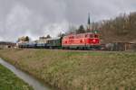 Die 2143.70 mit Ihrem Zug von Mistelbach nach Dobermannsdorf ist hier in Dobermannsdorf zu sehen.
