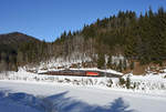 Die V9 (ex. 2095 009) ist am 30.01.2016 mit einer Schulungsfahrt von St.Pölten Alpenbf. nach Mariazell unterwegs. Hier der Zug kurz vor der Einfahrt in den tiefwinterlichen Bahnhof Wienerbruck-Josefsberg.