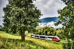 5022 fährt als S4 4808 (Hermagor - Villach), kurz nach dem Bahnhof Görtschach-Förolach vorüber.