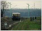 Wie man sieht war ich nicht der einzige Fotograf der Interrsse an dieser Sonderfahrt hatte. 5041.03 der BB Nostalgie bei der Tour O2 von Wien Sd ber die innere Aspangbahn nach Mllendorf, als Sonderzug R 16185 am 10.3.2007 ca. 2 Km vor dem Zielbahnhof.