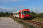 Als E6249 von Krems an der Donau nach Horn NÖ verlässt am 19.10.2020 der 5047 019 den Bahnhof Hadersdorf am Kamp in Richtung des malerischen Kamptals.
