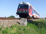 5047 079-8 passiert als R3485 den Salzkammergutbahn-Streckenkilometer 139-9;110525