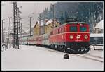 Viel Neuschnee gab es am 29.12.2001 im Raum Selzthal. 1010 010 fährt mit R3566 Richtung Bischofshofen aus.