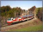 E-Lok 1014 011 Rail Cargo fhrt mit dem Erlebniszug Wiener Alpen von Mrzzuschlag nach Bratislava hier kurz vor Kb am Semmering.