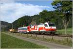 Und wieder einmal gab es Messfahrten mit der BR 1014 in der Steiermark.Am zweiten Messtag wurde unter anderem im Palten-Liesingtal und im Murtal gefahren.Hier fahren die beiden E-Loks 1014 011  Rail Cargo  und 1014 014 von Wald am Schoberpass nach Knittelfeld. 
Preg 22.9.2011

