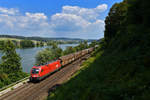 1016 038 mit einem Güterzug am 24.07.2018 bei Seestetten.