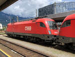 Noch eine Nahaufnahme der Zuglok 1016 024-2. Innsbruck Hbf am 16.07.2021