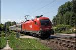 Das Mrklin H0-Vorbild 1016 002 zeigt sich im sauberen rot und ist am 10.07.2008 bei Vogl mit dem OEC 188  Val Gardena/Grdnertal , Verona Porta Nuova - Mnchen Hbf,  in die Bayerische