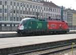 BB 1016 025-7  Portugal  macht sich bereit um sich an ihren OEC 566  Stadt Innsbruck  nach Bregenz zu setzen. Aufgenommen im Bahnhof Wien West am 05.04.2009.