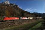 Mixnitz einmal anders ;O)  1016 091 & 1116 246 Bundesheer fahren mit dem Papierzug 48930 von Gratkorn nach Passau.Im Hintergrund sind die Felsen der Roten Wand zu sehen(11mm Weitwinkelaufnahme).