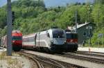  Railjet-Testlok  1016 034 fahrt mit dem IC652 von Graz gerade kommend durch den Bahnhof Payerbach-Reichenau Wien entgegen.