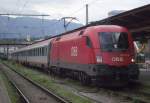 1016 015-8 steht am 10. August 2011 mit OIC 843	nach Wien Westbahnhof im Salzburger Hbf.