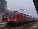 BB 1016 029-9 steht als IC 2056 Heidelberg - Saarbrcken am 17.11.2011 in Kaiserslautern Hbf