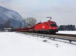 Die 1016 050 mit einem Autoreisezug am 04.02.2012 unterwegs bei Niederaudorf.