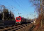 Am 30.12.13 war der EC113 mal zur Abwechselung pünktlich unterwegs.
Der Eurocity im Taurus Sandwich durcheilte meinen Fotopunkt bei Gingen an der Fils um 10:25.