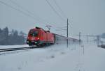 Nun ist es auch im Kremstal Winter geworden.
Die 1016 044 ist am 26.01.2014 mit dem IC 502
im winterlichen Wartberg an der Krems durchgefahren.