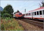 1016 017 bringt im Sommer 2005 den EC13 Paganini von Mnchen zum Brenner, wrend auf dem Nebengleis 1016 010 mit dem OEC 569  WIFI Karriere-Express  nach Wien West unterwegs ist. Aufgenommen bei Oberaudorf.