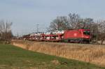 1016 043 mit einem Autozug von München in Richtung Salzburg am 11. Dezember 2015 bei Weisham.