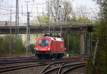 Taurus 1016 041 von ÖBB rangiert in Aachen-West.
Aufgenommen vom Bahnsteig in Aachen-West. 
Bei Sonne und Wolken am Nachmittag vom 19.4.2016.
