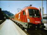 Die Taurus 1016-03 kurz nach Ihrer Inbetriebnahme: im Juni 2000 im Bahnhof Feldkirch auf dem Weg von Salzburg nach Buchs (SG)