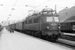 Historisch in Schwarzweiß: ÖBB 1018.01 mit D 246, Jenbach, 06.09.1976