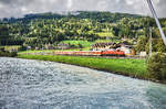 1020 018-6 der EBFL fährt mit dem SR 17156 (Lienz - Villach Hbf) in die Haltestelle Berg im Drautal ein.