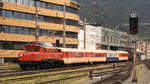 ÖBB 1020 018-6 und ÖBB 1020 042-6 kommen im Bahnhof Innsbruck an.