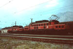 Zwei Lokomotiven der österreichischen Ellokbaureihe 1020, vorn 1020.23. Ort unbekannt. 1983
