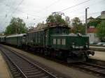 Die 1020 042 ist mit ihrem Pendelsonderzug am 23.08.2008 zwischen Wrgl und Kufstein unterwegs anlsslich 150 Jahre Eisenbahnen in Tirol.