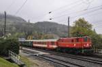 1040.013 des Clubs 1018 mit dem R 14391 in Bhf.Breitenstein am 11.10.15 auf dem Weg nach Mürzzuschlag 