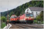 1042.23 (D 17204 Mrzzuschlag-Wien) und 1044 092 (54072 Graz Vbf - Wien Zvb) bei der Parallelfahrt auf der Semmeringsdrampe beim Edlach Hof am 5.5.2011 aufgenommen. Diese Szenerie htte sich Sonnenschein verdient.

Mittlerweile sind ja beide Maschinen sozusagen Einzelstcke.