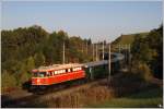 1042 023 fhrt mit Sdz D 17636 von Mrzzuschlag nach Wien FJB. 
Eichberg 18.10.2011