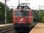 BB 1042 007-3 bei der Haltestelle Praterkei in Wien, als Lokzug, am 02. 08. 2011. 