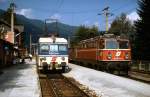 Zugkreuzung zwischen 4130 004-7 und 1042 681-5 Mitte der 1990er Jahre im Bahnhof Bodensdorf