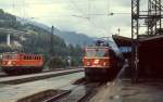 An einem regnerischen Augusttag 1986 begegnen sich 1042 037-0 und 1041 008-8 im Bahnhof Bischofshofen