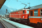 Österreichischer Zug im Innsbrucker Hauptbahnhof mit einer Ellok der ÖBB-Baureihe 1044
(1983)