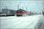 E-Lok 1044 088 fhrt mit IC 535   Krnten Wasser.Reich   von Wien Sd nach Lienz.Solche Schneemassen hat es in Zeltweg auch schon seit Jahren nicht mehr gegeben.
28.01.2009