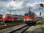 Die 1044 071 am 01.05.2008 bei einer Rangierfahrt in Salzburg Hbf. 