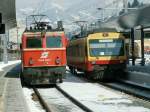 1044 093-1 vor einem Gterzug,daneben fhrt gerade der Triebwagen der Montafonerbahn ET 10.110 aus Buchs /SG(CH)in den Bhf.Feldkirch ein.13.03.06