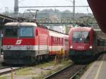 1044 062-6 und 1116 105-6 in Salzburg Hbf, 17.8.2006