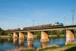 1063 034  E-Hybrid  fährt auf der Ostbahnbrücke in Richtung Erdberger Lände.