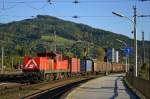 Am 18.10.2005 fhrt die 1063 023 mit einem Gterzug aus Richtung Leoben kommend in den Bahnhof Bruck/Mur ein.