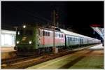 1110 524 „Andrea“ mit ihrem Sonderzug D 16662 aus Graz. Wien Meidling am 28.11.2009, diesmal mit Signal in der Lok.

