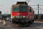 GEG 1110 522 ist von Wien Franz Josef's Bahnhof nach Bratislava unterwegs, um den Wagensatz fr die Fahrt zum Karneval nach Venedig abzuholen.