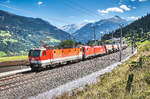 1144 228-4 und 1116 172-8 durchfahren mit einem Kesselwagenzug in Richtung Schwarzach-St. Veit, den ehemaligen Bahnhof Angertal.
Aufgenommen am 30.8.2017.