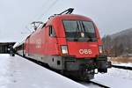 BB 1116 279 mit IC aus Zrich wartet auf Gleis 5 im Bahnhof Tuttlingen auf die Abfahrt nach Stuttgart Hbf. 30. Dezember 2017