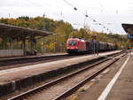 1116 140 mit einem gemischten Güterzug Richtung München. Am 07.10.17 bei der Durchfahrt Eichstätt Bahnhof.