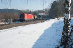 1116 058 mit einem gemischten Güterzug bei Sinngrün Richtung Nürnberg, 21.01.2017