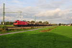 Eine 1116 der ÖBB mit Knickkesselwagen für Kreideschlamm-Transporte vom Einsteller VTG in Hamburg am 03.10.2018 bei Übersee am Chiemsee.