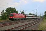 1116 091-0 (Siemens ES64U2) ÖBB als IC 184 (Linie 87) von Zürich HB (CH) nach Stuttgart Hbf (D) durchfährt während eines kurzen Gewitterschauers den Bahnhof Welschingen-Neuhausen auf der Bahnstrecke Offenburg–Singen (Schwarzwaldbahn (Baden) | KBS 720).
[15.7.2018 | 17:46 Uhr]